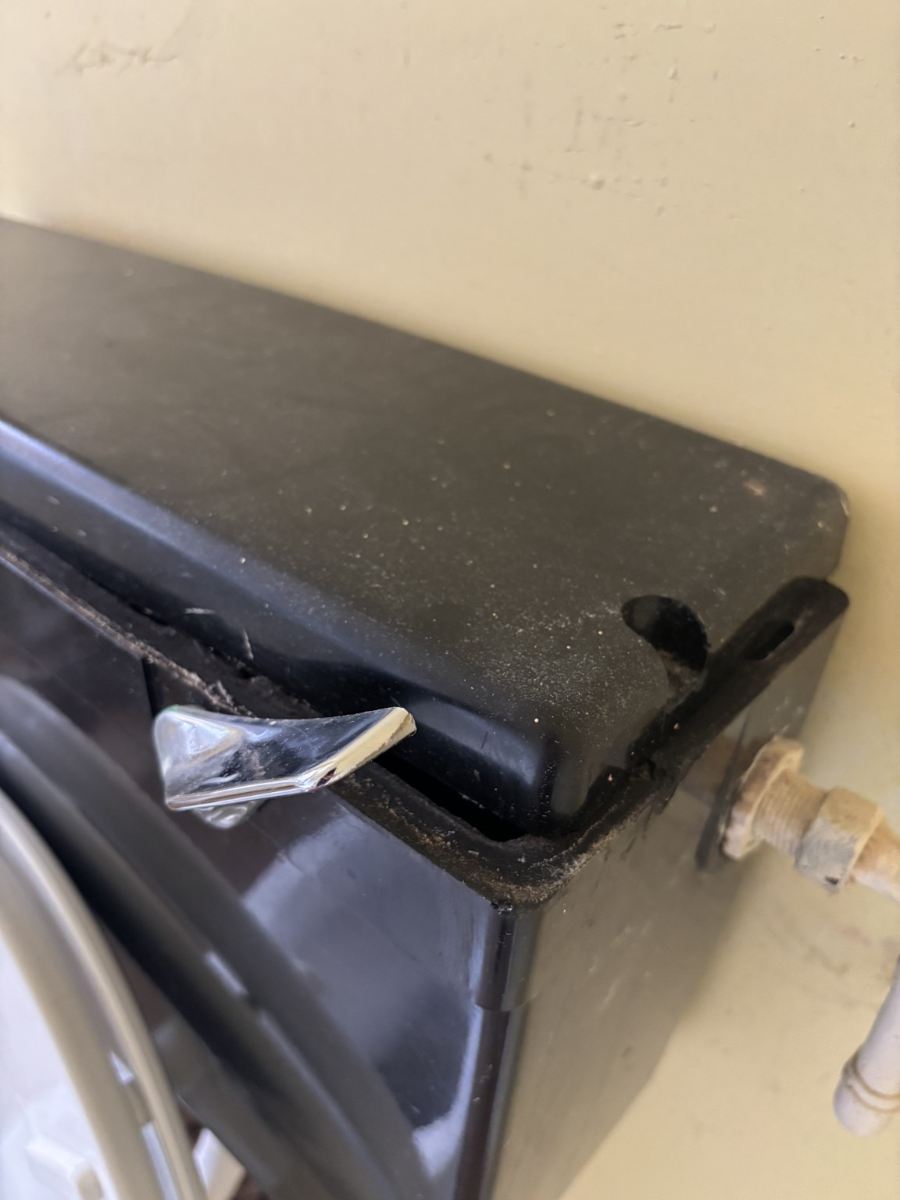 Toilet cistern composite